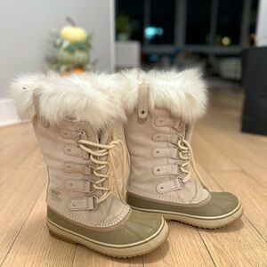 SOREL Joan of Arc / Joan of Arctic Snow Boots - LIKE NEW 🎁